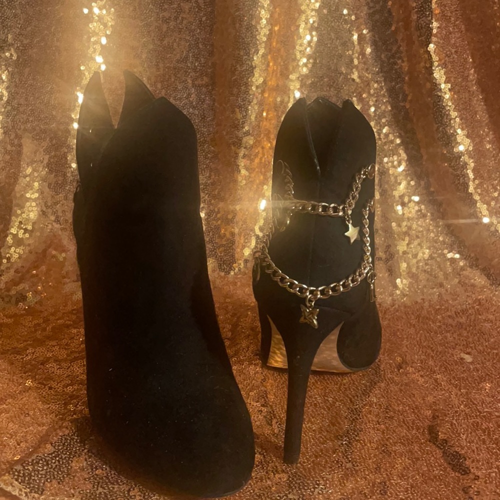 Black boot heel